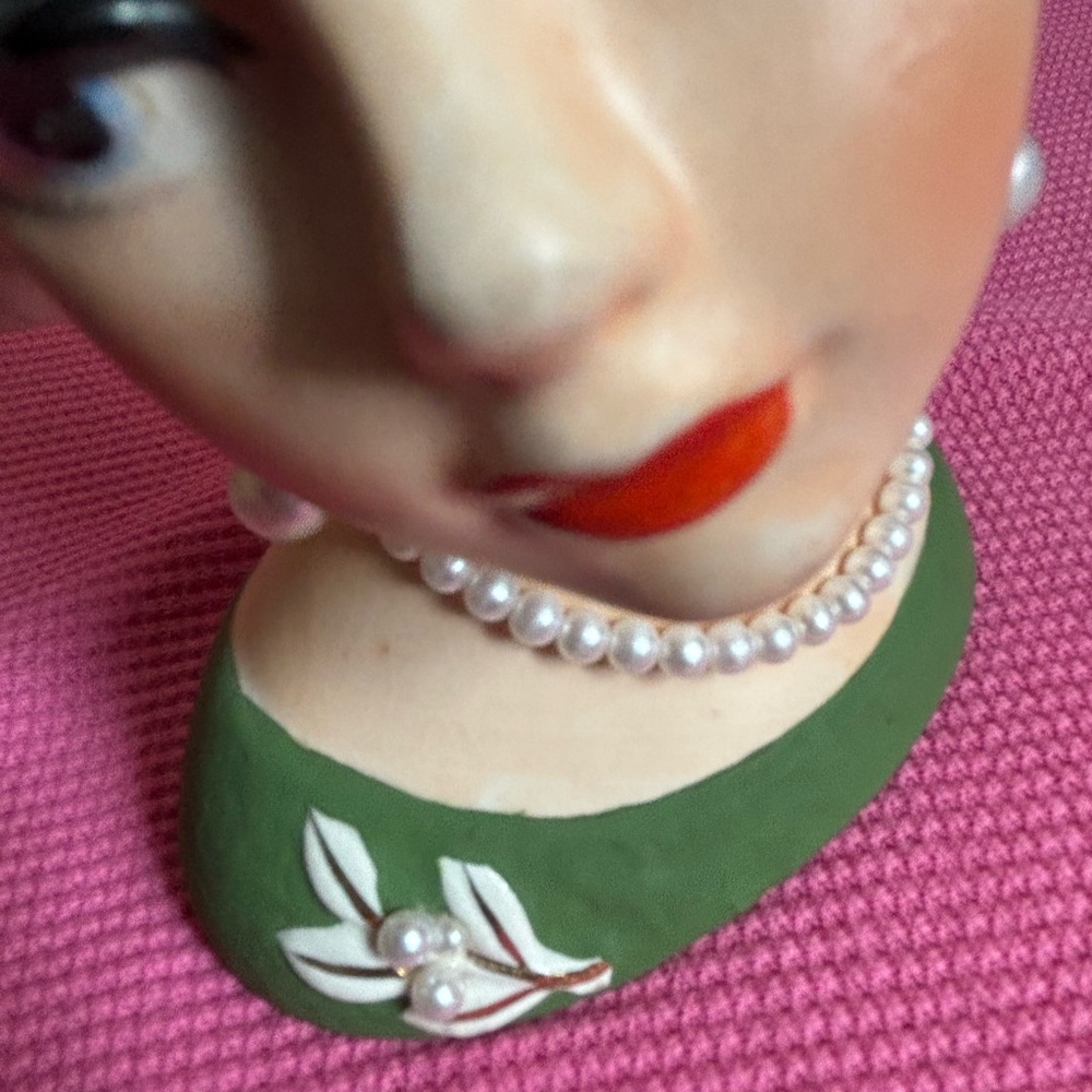 Vintage Napco lady head vase green dress pearl earrings necklace 7472 planter - Picture 2 of 6